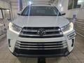 Toyota Highlander 2017 годаүшін16 000 000 тг. в Актобе