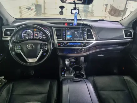 Toyota Highlander 2017 года за 16 500 000 тг. в Актобе – фото 7