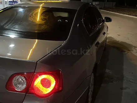 Volkswagen Passat 2005 года за 3 500 000 тг. в Актобе – фото 8