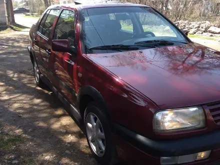 Volkswagen Vento 1996 года за 2 250 000 тг. в Алматы