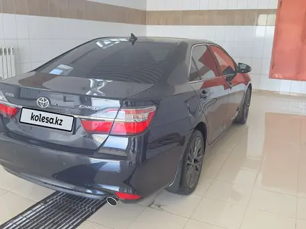 Toyota Camry 2015 года за 11 000 000 тг. в Атырау – фото 5