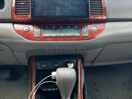 Toyota Camry 2003 года за 4 200 000 тг. в Уральск – фото 2