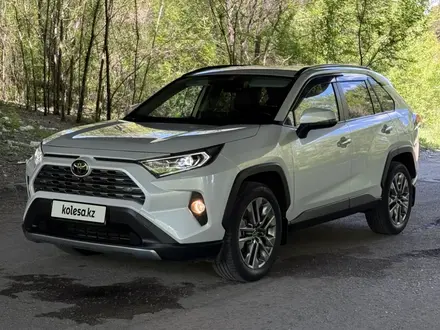 Toyota RAV4 2020 года за 15 300 000 тг. в Усть-Каменогорск