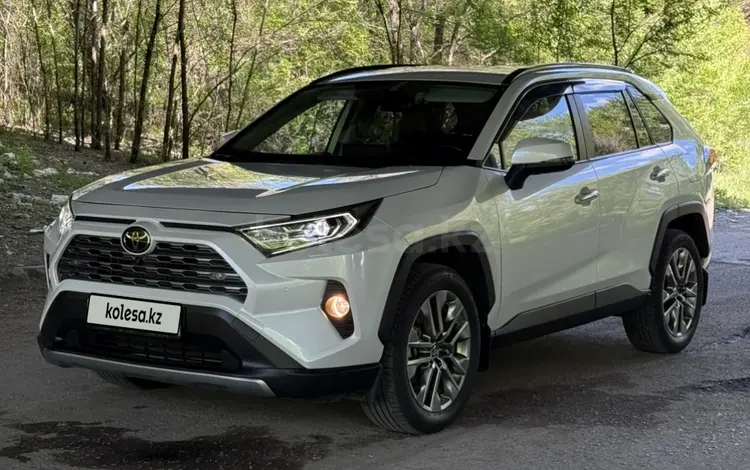 Toyota RAV4 2020 года за 15 300 000 тг. в Усть-Каменогорск