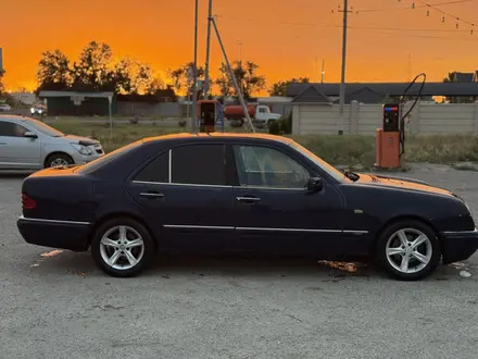 Mercedes-Benz E 230 1995 года за 2 000 000 тг. в Тараз – фото 2