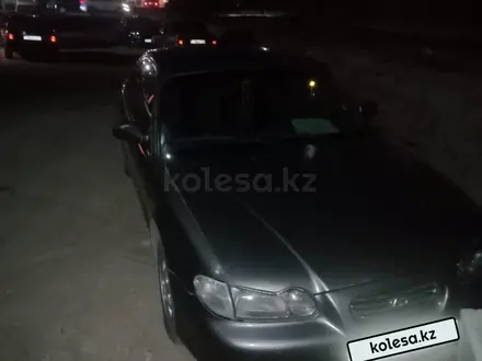 Hyundai Sonata 1998 годаүшін900 000 тг. в Жезказган – фото 2