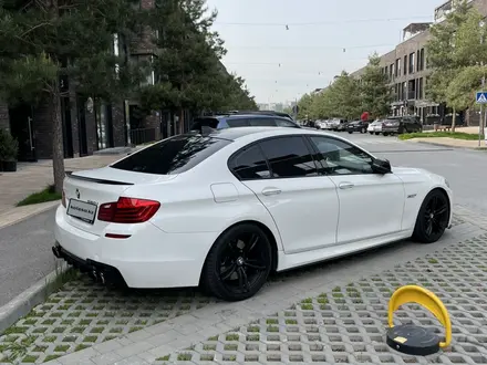 BMW 550 2014 года за 16 800 000 тг. в Алматы – фото 4