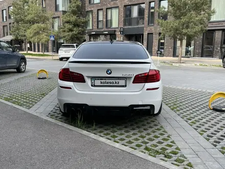 BMW 550 2014 года за 16 800 000 тг. в Алматы – фото 2