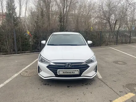 Hyundai Elantra 2019 года за 8 000 000 тг. в Астана