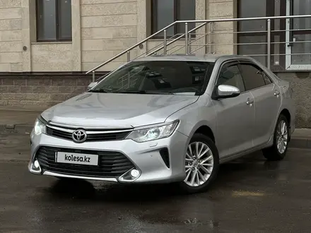 Toyota Camry 2015 года за 10 950 000 тг. в Астана