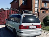 Volkswagen Sharan 2002 годаүшін2 800 000 тг. в Актобе