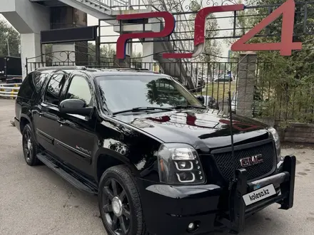 GMC Yukon 2006 года за 12 000 000 тг. в Алматы