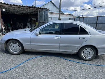 Mercedes-Benz C 200 2004 года за 2 100 000 тг. в Актобе – фото 2