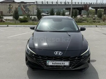 Hyundai Elantra 2022 года за 7 800 000 тг. в Атырау – фото 2