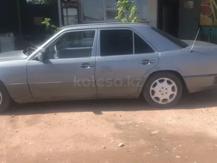 Mercedes-Benz E 230 1992 года за 2 300 000 тг. в Тараз – фото 2