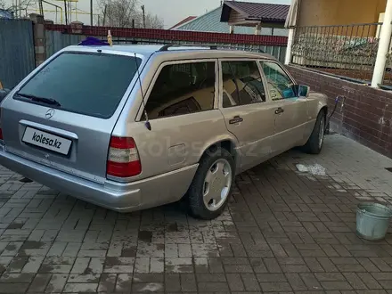 Mercedes-Benz E 220 1994 года за 2 000 000 тг. в Алматы – фото 2