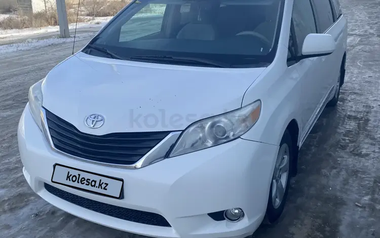 Toyota Sienna 2012 года за 11 500 000 тг. в Атырау