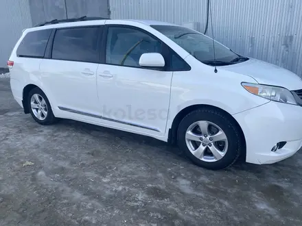 Toyota Sienna 2012 года за 11 500 000 тг. в Атырау – фото 2