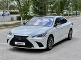 Lexus ES 300h 2019 года за 18 000 000 тг. в Алматы – фото 4