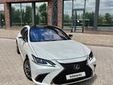 Lexus ES 300h 2019 года за 18 000 000 тг. в Алматы