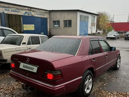 Mercedes-Benz E 220 1993 года за 1 500 000 тг. в Алматы – фото 4