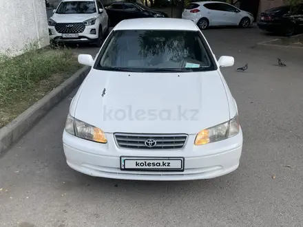 Toyota Camry 2001 года за 3 500 000 тг. в Алматы