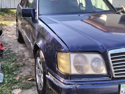 Mercedes-Benz E 230 1990 года за 950 000 тг. в Алматы – фото 4