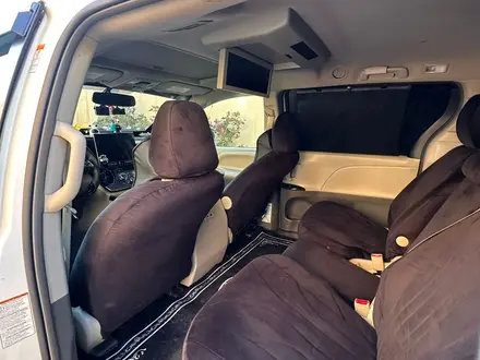 Toyota Sienna 2015 года за 12 000 000 тг. в Актау – фото 20