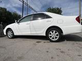 Toyota Camry 2004 года за 3 900 000 тг. в Шымкент – фото 2