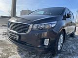 Kia Carnival 2016 года за 13 500 000 тг. в Уральск – фото 3