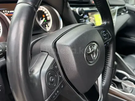 Toyota Camry 2018 года за 13 500 000 тг. в Актобе – фото 13
