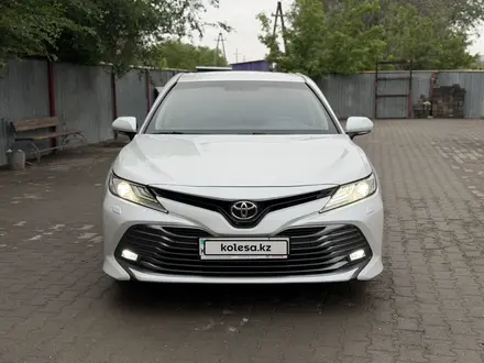 Toyota Camry 2018 года за 13 500 000 тг. в Актобе