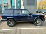 Jeep Cherokee 1997 года за 3 900 000 тг. в Астана – фото 3