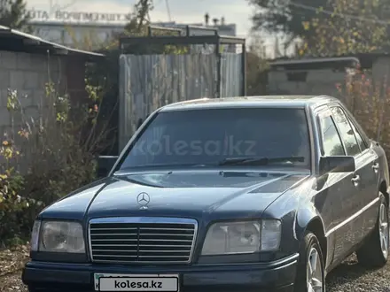 Mercedes-Benz E 220 1993 года за 1 850 000 тг. в Сарыкемер – фото 3