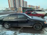 Toyota Camry 2000 года за 3 400 000 тг. в Астана – фото 2