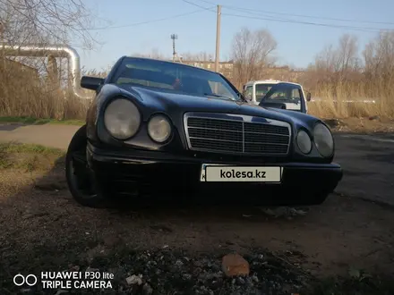 Mercedes-Benz E 280 1997 года за 2 300 000 тг. в Караганда – фото 3