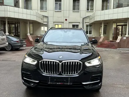 BMW X5 2022 года за 35 100 000 тг. в Астана – фото 2