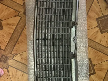 Решетка радиатора w 140 за 25 000 тг. в Астана – фото 2