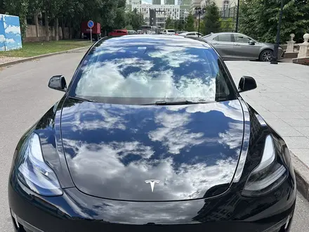 Tesla Model 3 2022 годаүшін17 000 000 тг. в Астана – фото 2