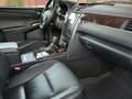 Toyota Camry 2018 года за 12 990 000 тг. в Шымкент – фото 12