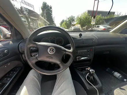 Volkswagen Passat 2002 года за 2 200 000 тг. в Алматы – фото 4