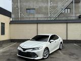 Toyota Camry 2019 года за 13 300 000 тг. в Алматы – фото 2