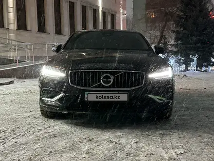 Volvo S60 2023 года за 24 500 000 тг. в Астана – фото 4