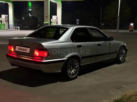 BMW 328 1993 года за 1 500 000 тг. в Алматы – фото 3