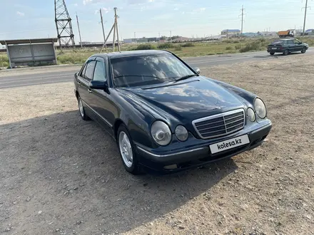 Mercedes-Benz E 320 2000 года за 3 200 000 тг. в Актау – фото 6