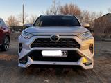 Toyota RAV4 2021 года за 17 500 000 тг. в Костанай