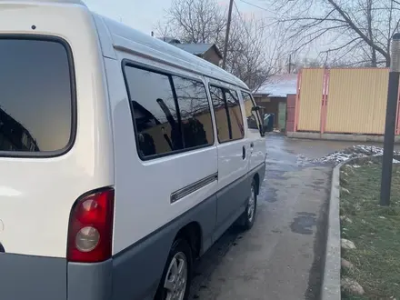 Hyundai H-1 1997 года за 3 600 000 тг. в Алматы – фото 2