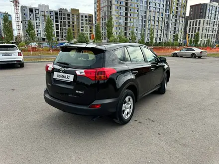 Toyota RAV4 2015 года за 10 000 000 тг. в Астана – фото 4