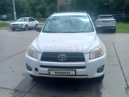 Toyota RAV4 2012 года за 7 100 000 тг. в Петропавловск