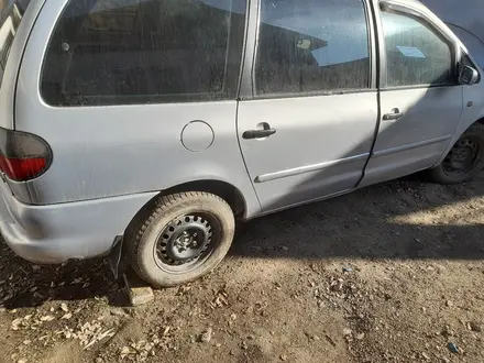 Volkswagen Sharan 1998 года за 1 000 000 тг. в Сарыозек – фото 2